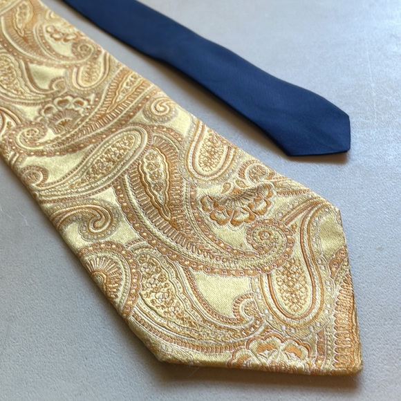 Tommy Hilfiger 3.5” X 60” gold paisley dual pattern necktie tie 100% silk - Picture 2 of 8